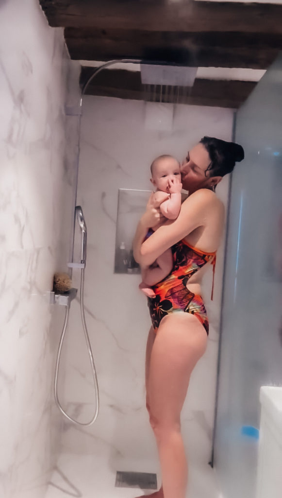 Douche avec bébé