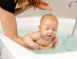 Réflexe natatoire chez bébé
