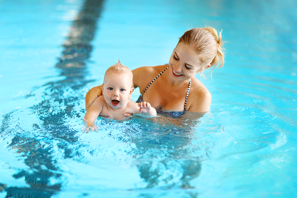 Première fois à la piscine avec bébé