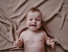 Quels sont les bienfaits psychologiques de l'éveil aquatique chez bébé ?