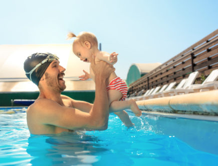 Mes conseils pour nager avec bébé sans stresser.