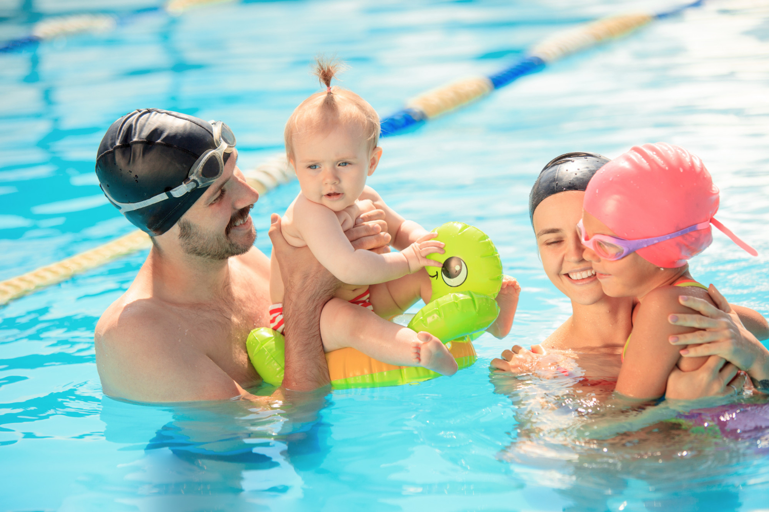 Comment les bébés nageurs favorisent-ils les interactions sociales ?